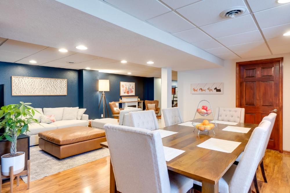 Cozy Milwaukee Apartment with Deck, 2 Mi to Airport!